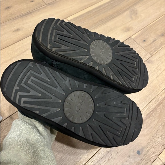 men’s Ugg Anders wool black platform slippers in black suede - Picture 7 of 9